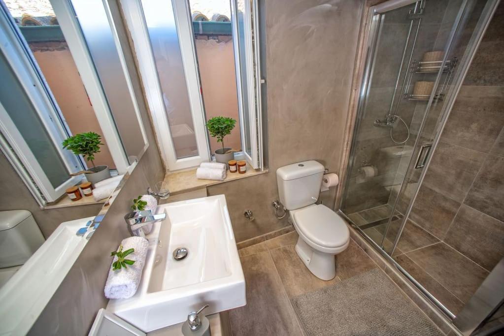 Newly Renovated 1730'S Venetian Loft Apartment Corfu  Bagian luar foto
